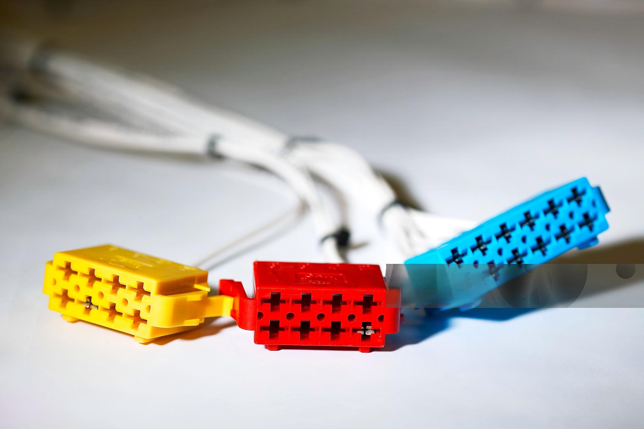 Connector and cable mating integration